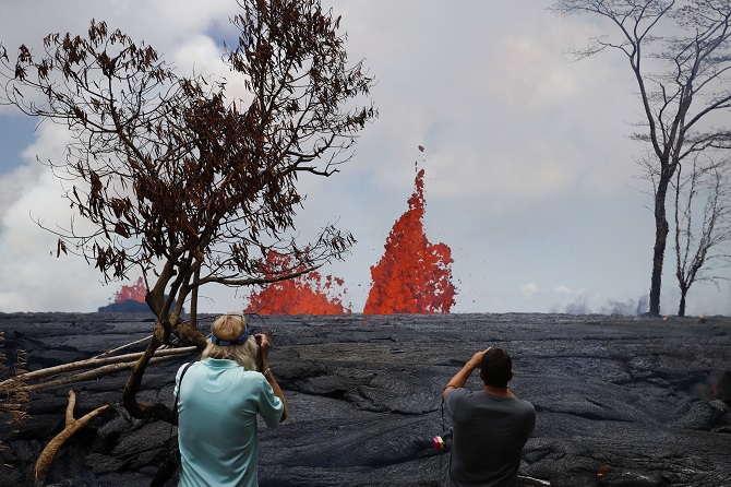 Recomienda desalojar zona turística Hawai inundación lava