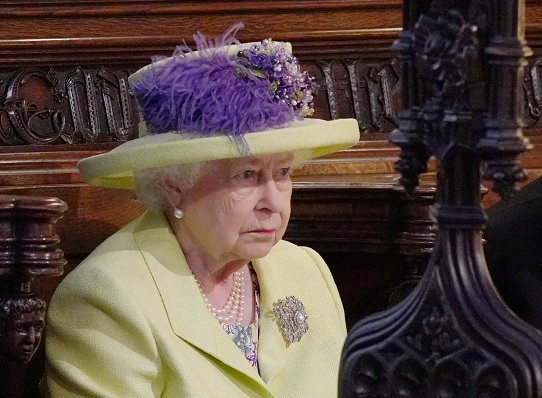 Reina Isabel II otorga título de duque de Sussex al príncipe Enrique