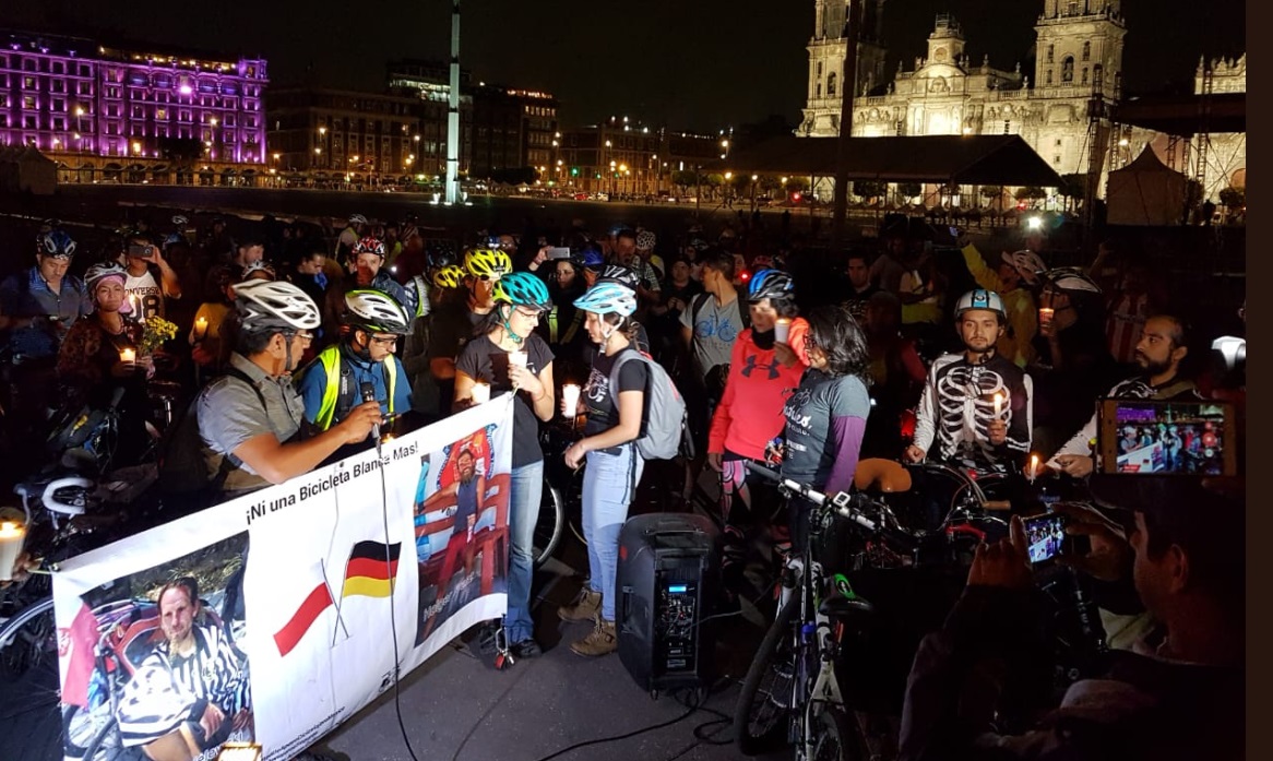 Ciclistas en CDMX exigen justicia por extranjeros asesinados en Chiapas