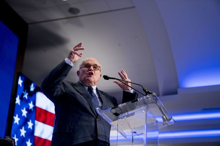 Giuliani pide a Mueller poner fin a investigación sobre Rusia