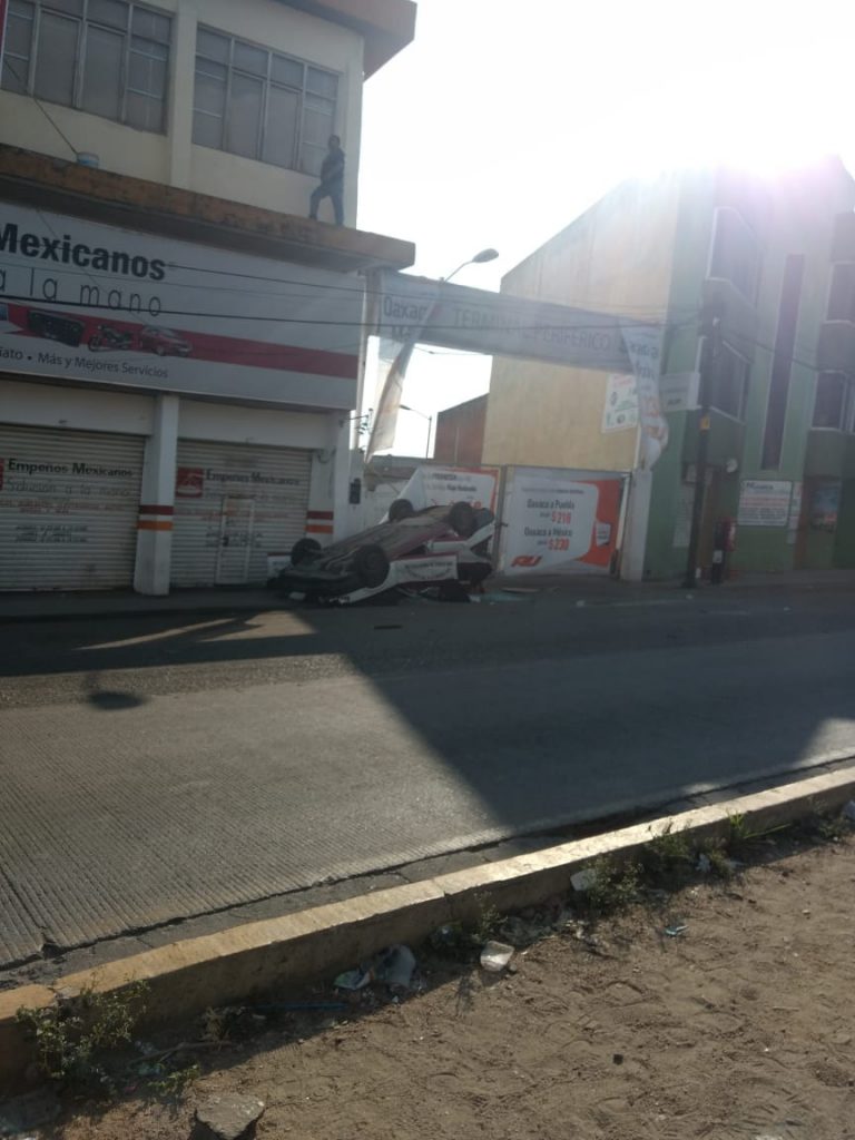 Se enfrentan transportistas en Oaxaca y bloquean vialidades