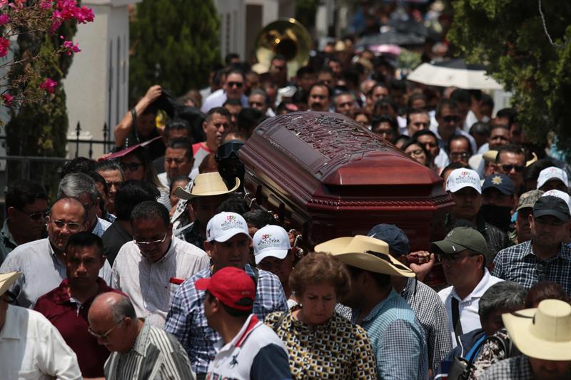 Sepultan a candidato local del PRI asesinado en Guerrero