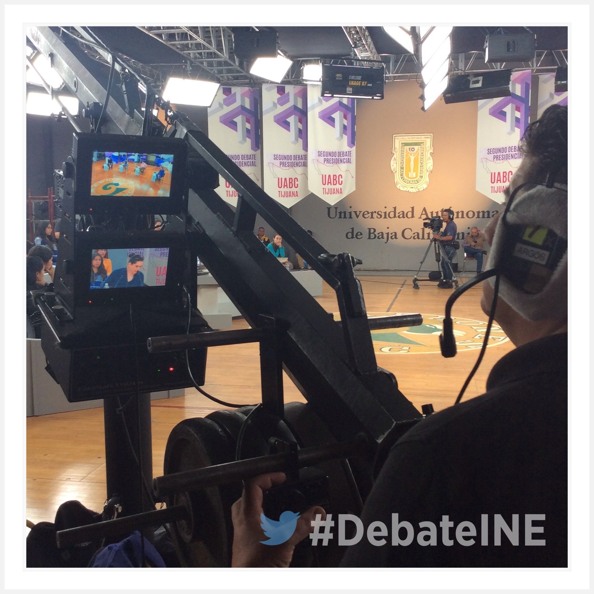 Representantes de candidatos conocen el set del segundo debate presidencial