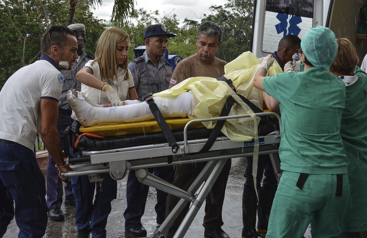 Tres sobrevivientes de avionazo en La Habana siguen graves pero estables