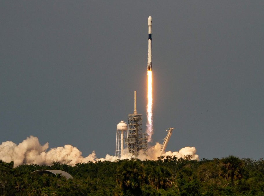 SpaceX lanza su cohete Falcon 9 más potente