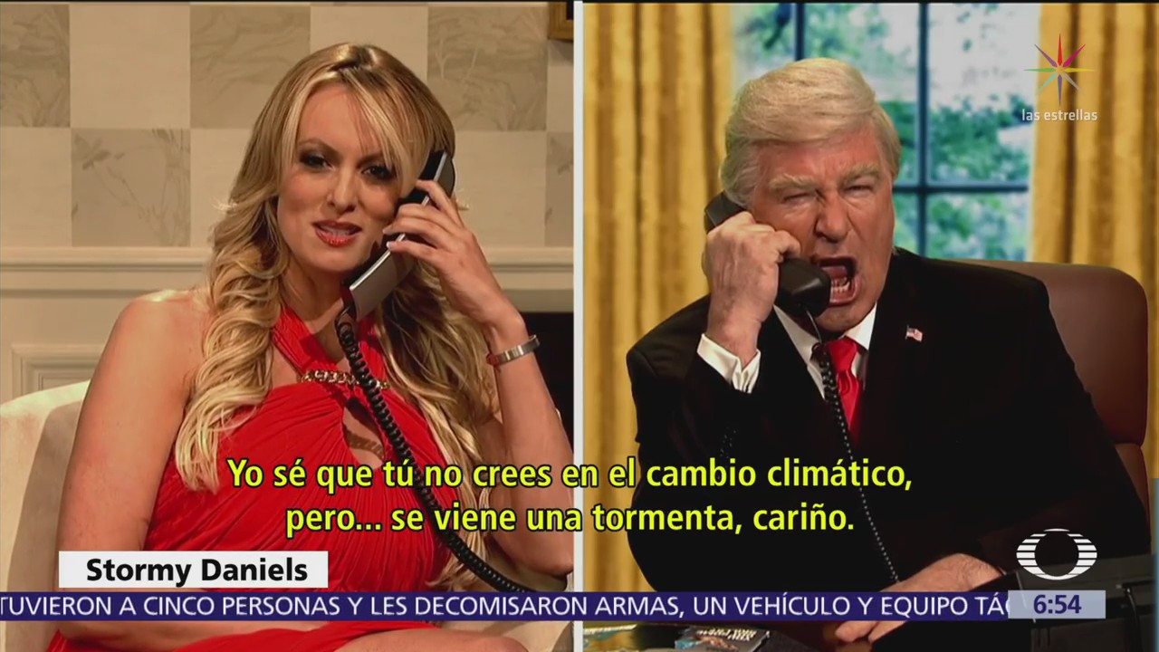 Stormy Daniels se enfrenta a Trump en parodia de Saturday Night Live