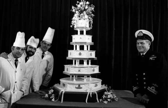 Subastarán pedazo de pastel de boda de Lady Di en 1,200 dólares