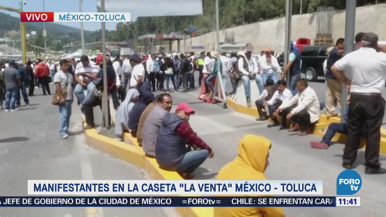 Taxistas mantienen manifestación en la carretera México-Toluca