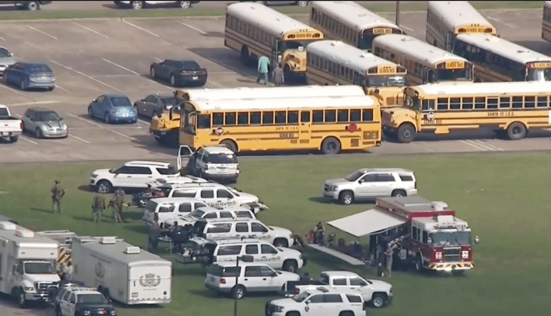 Detienen a sospechoso de tiroteo en escuela en Texas