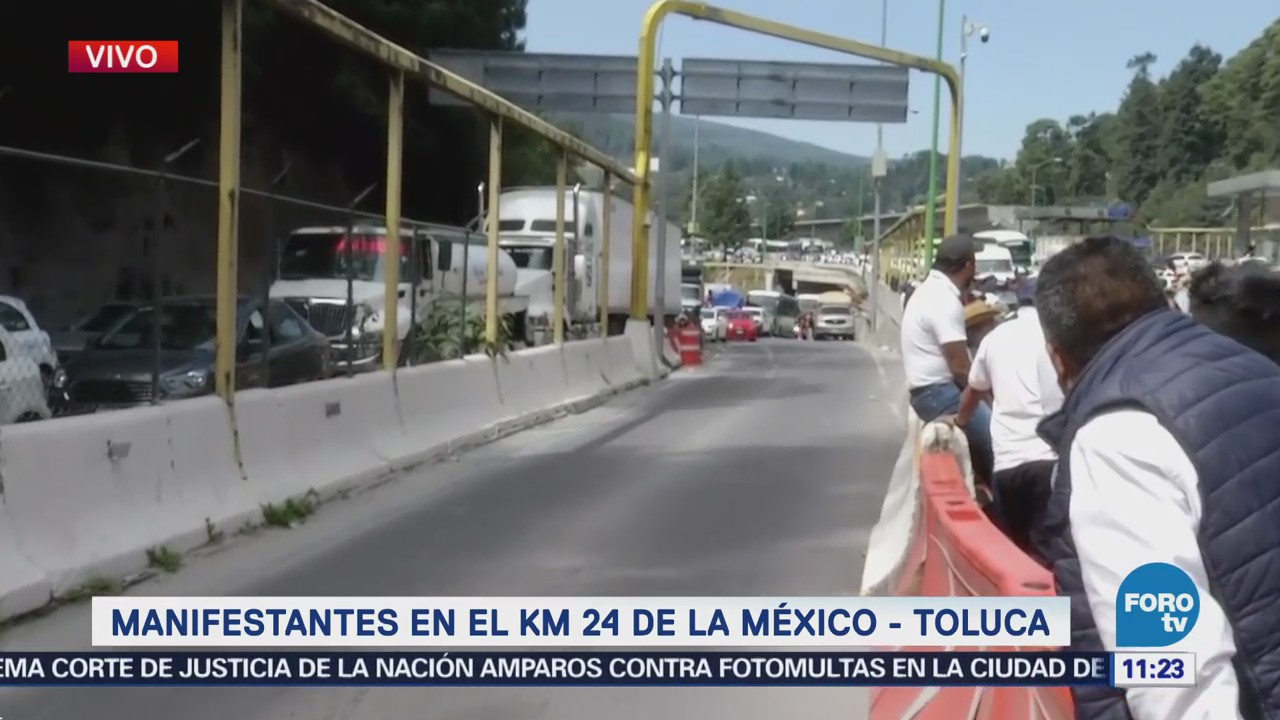 Transportistas se mantienen en el kilómetro 24 de la México-Toluca