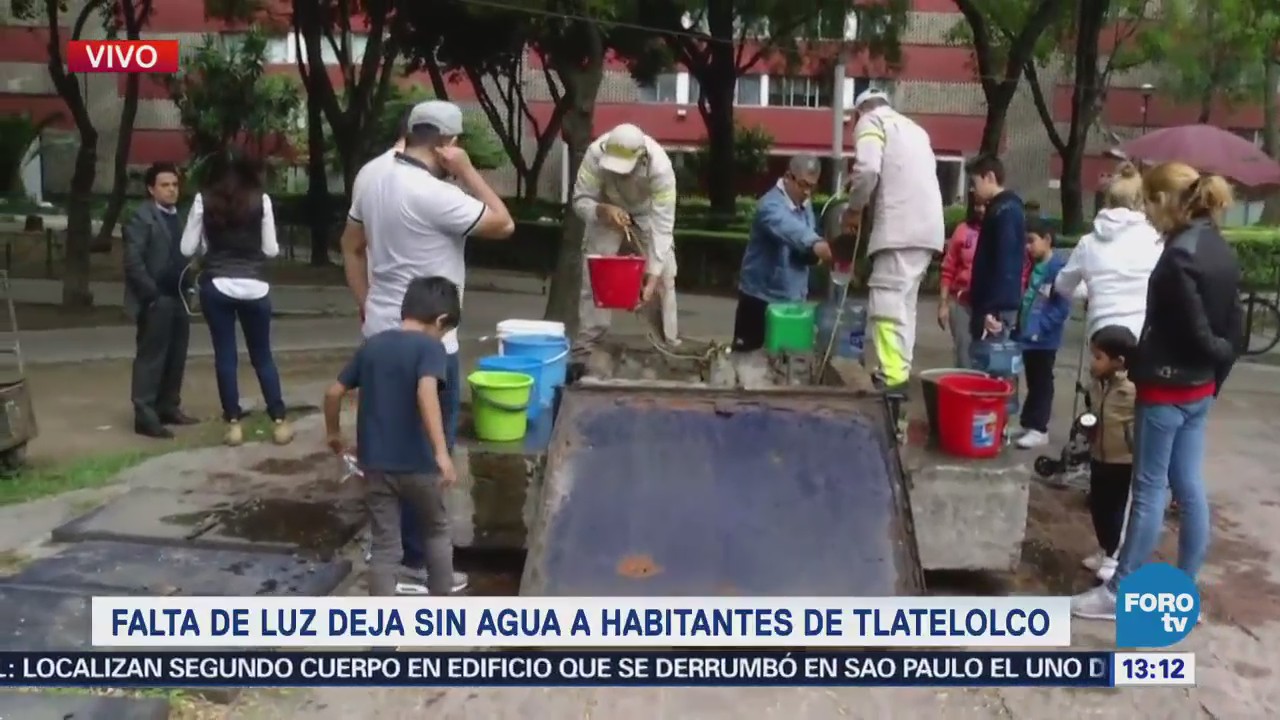 Vecinos Tlatelolco Acarrean Agua Sus Departamentos