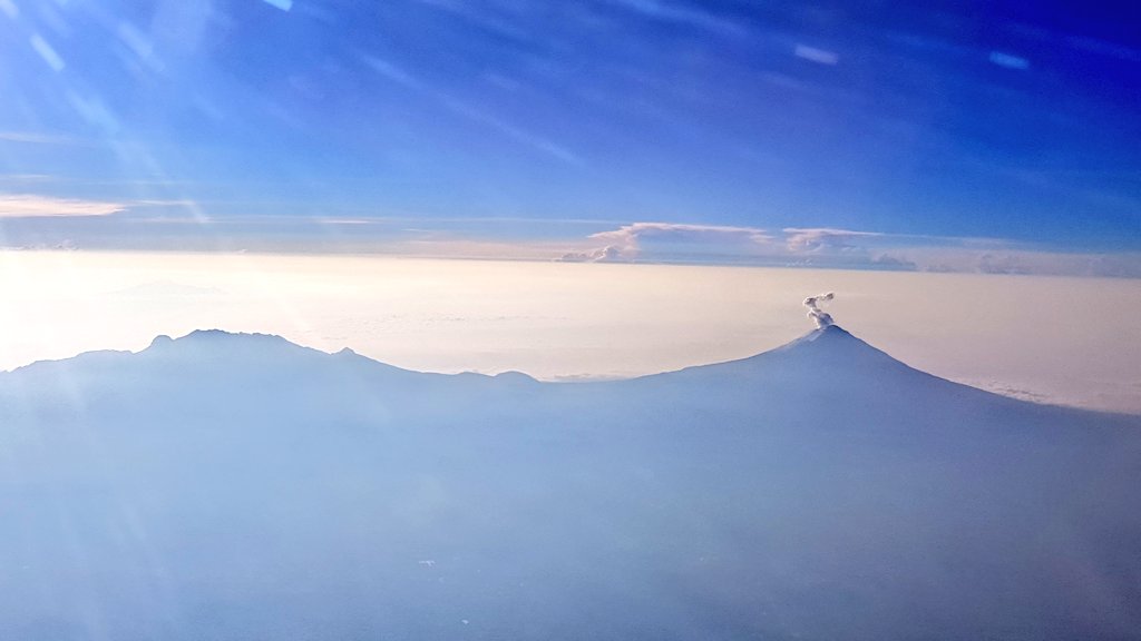Volcán Popocatépetl amanece con exhalaciones continuas de vapor