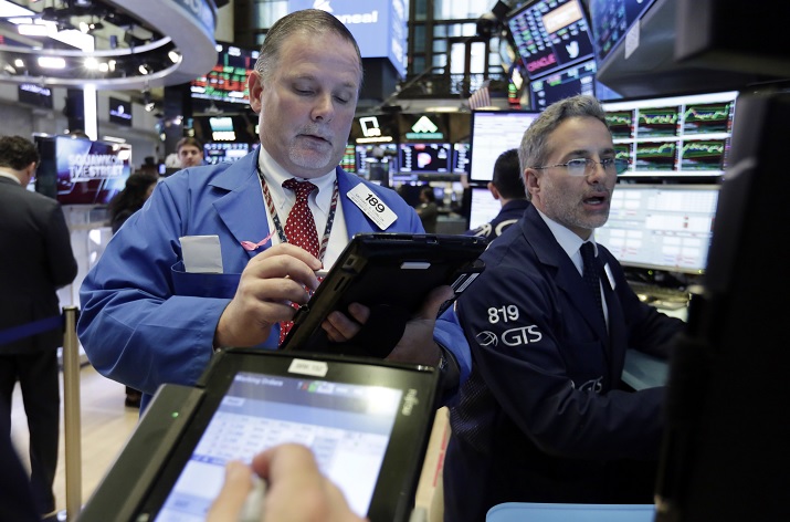 Wall Street cierra mixto y índice Dow Jones casi plano
