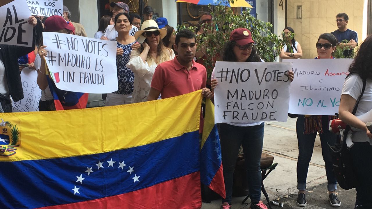 Venezolanos en México protestan contra posible reelección de Maduro