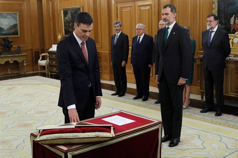 Sánchez toma posesión como presidente del Gobierno español