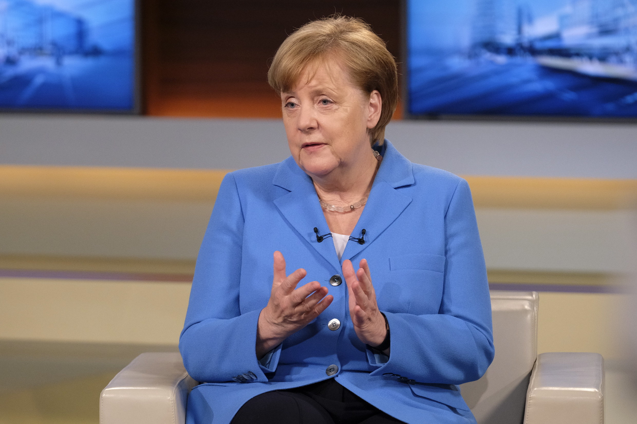 Unión Europea actuará contra aranceles impuestos por Trump, asegura Merkel