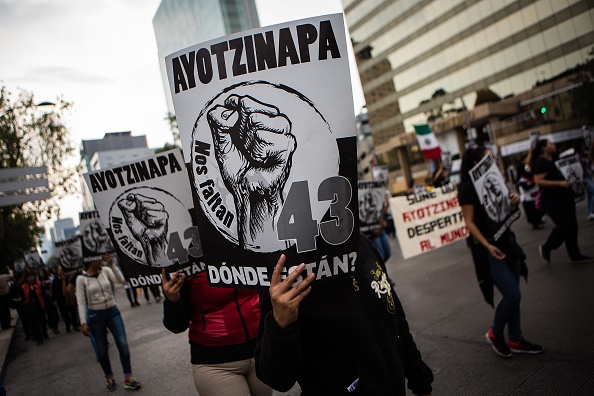 Ordenan libertad de cuatro implicados en caso Ayotzinapa