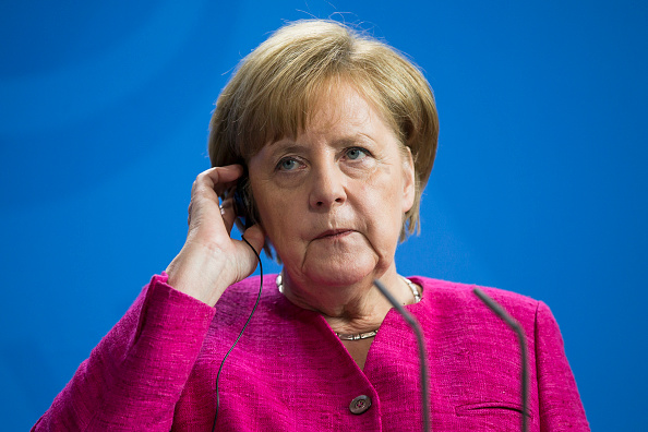 Tensión en bloque conservador de Merkel amenaza gobierno