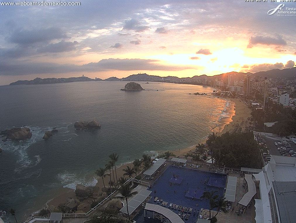Lluvias aminoran el calor en Acapulco, Guerrero
