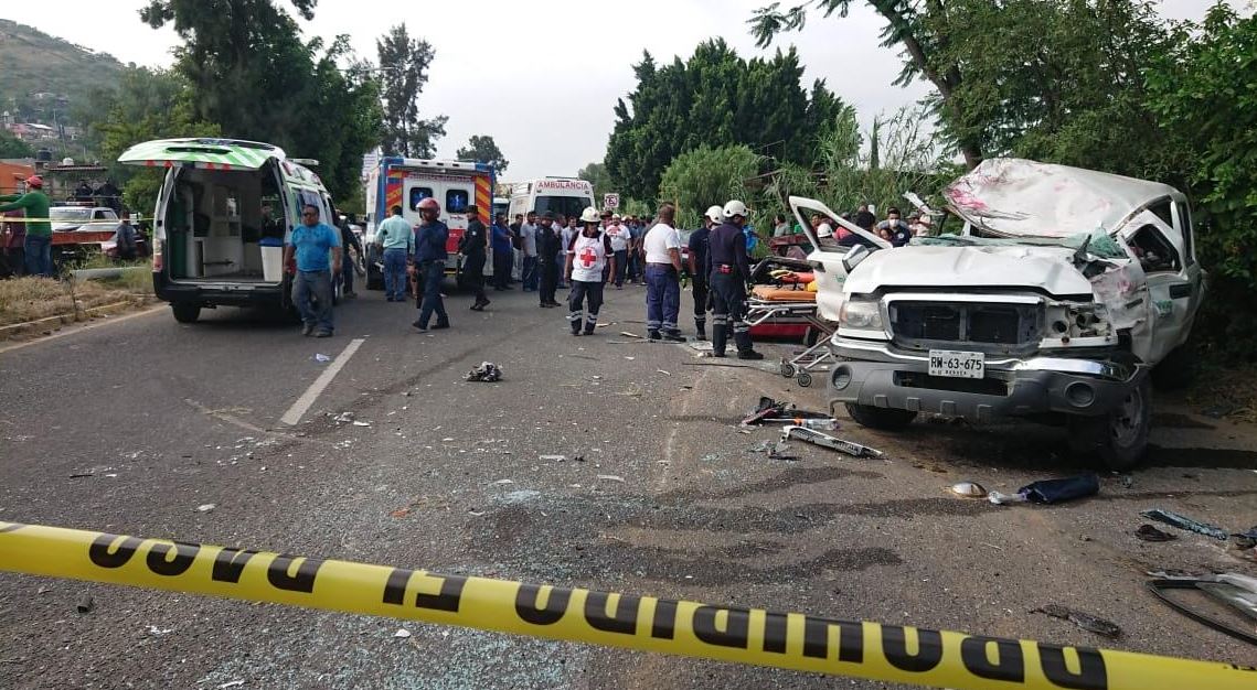 Choque deja una persona muerta y siete heridas en Oaxaca