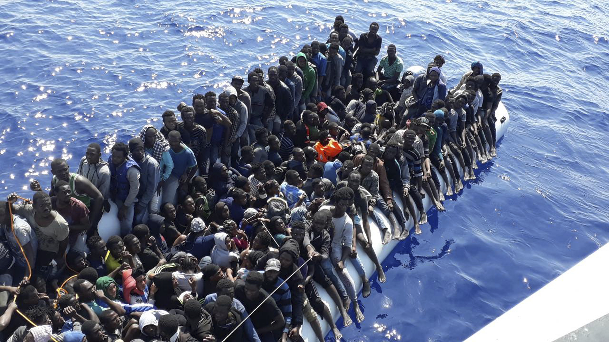 Buques de Libia interceptan a 270 migrantes en el mar Mediterráneo