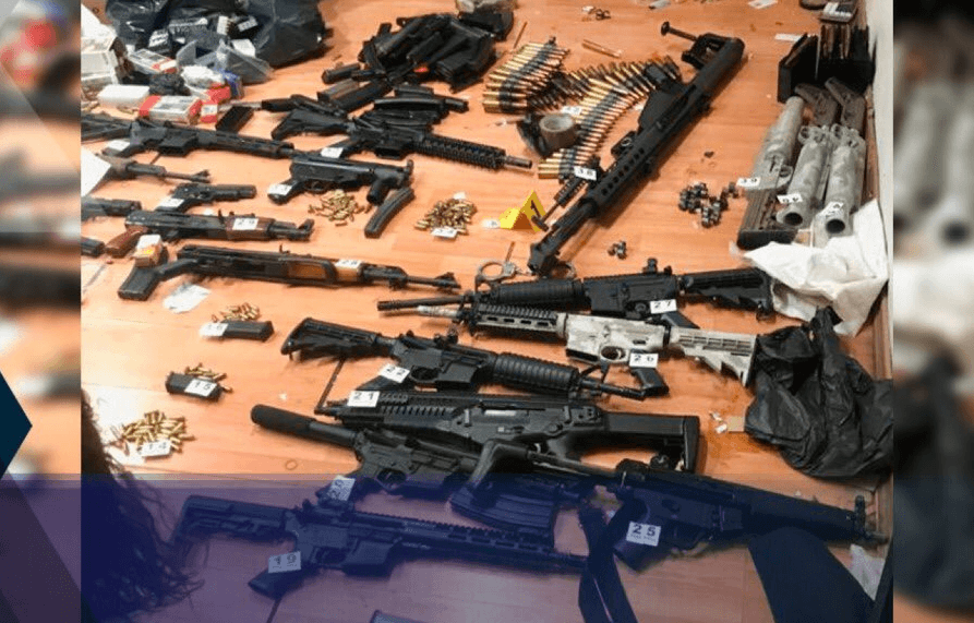 Detienen a 2 distribuidores de armas y drogas en Jalisco