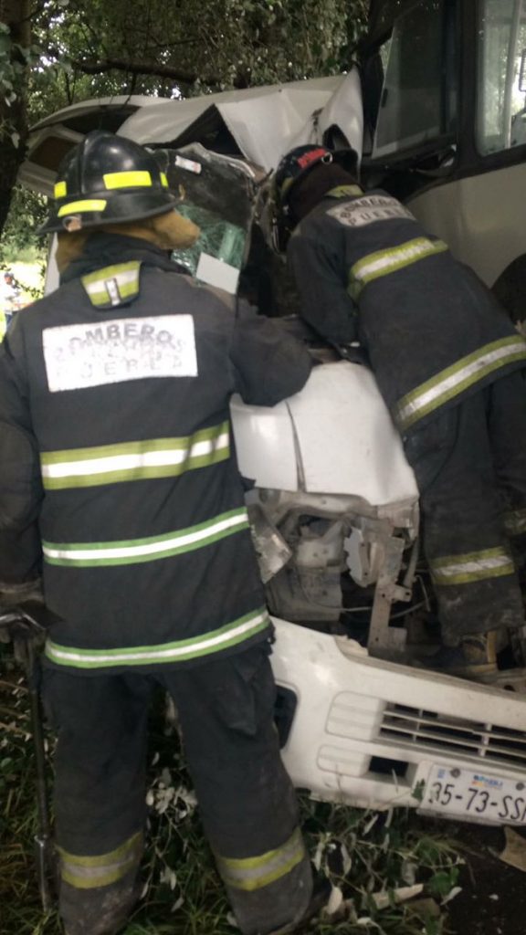 Aumentan a ocho los muertos por accidente en Santa María Nenetzintla
