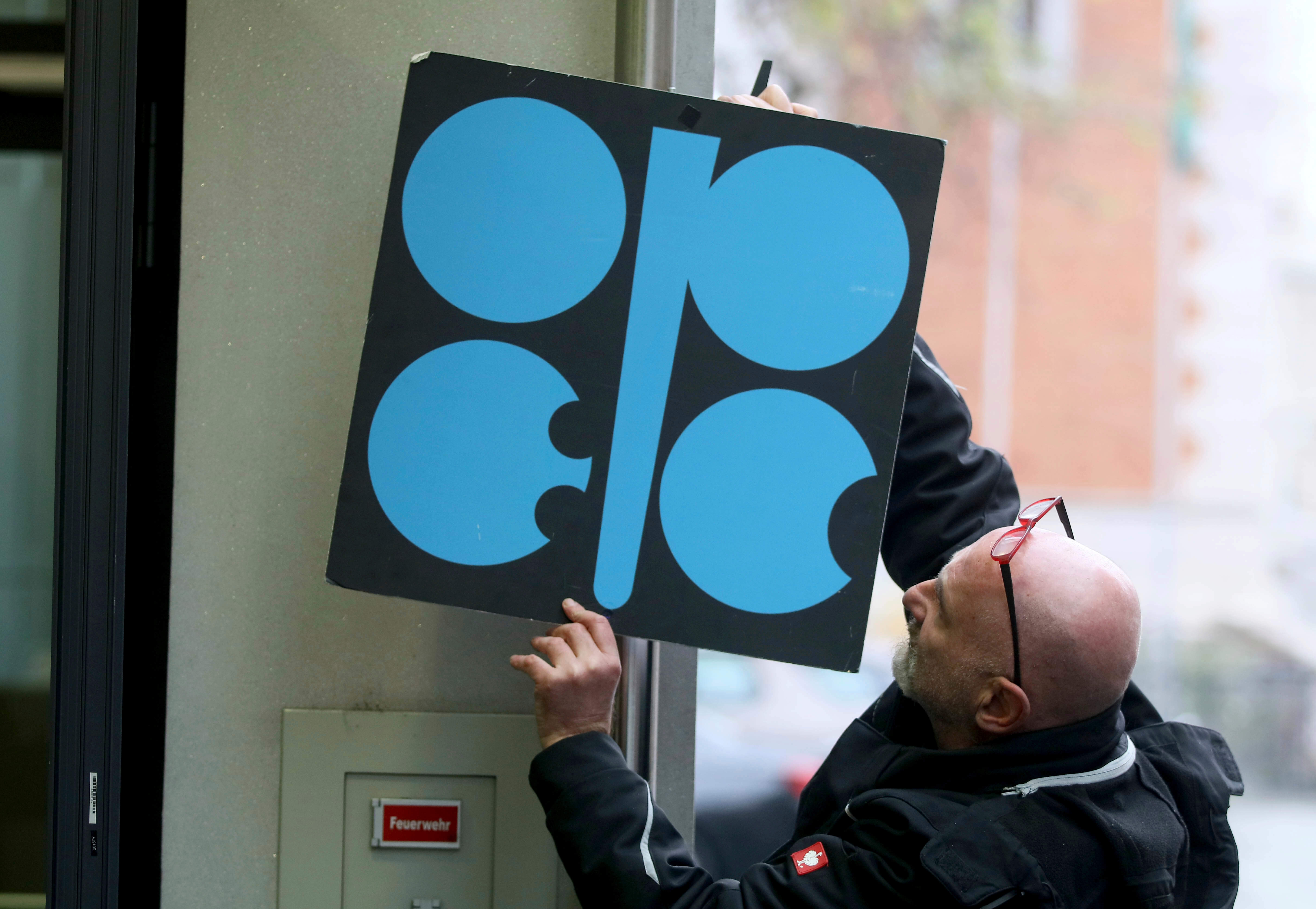 Aumentan precios de petróleo, previo a reunión de la OPEP