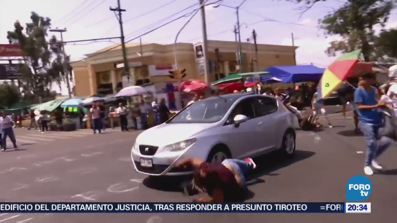 Automovilista arrolla a manifestantes en Ermita
