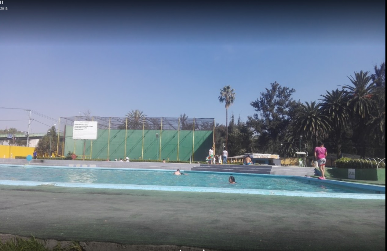 Chilangos se refrescan en balnearios de la CDMX