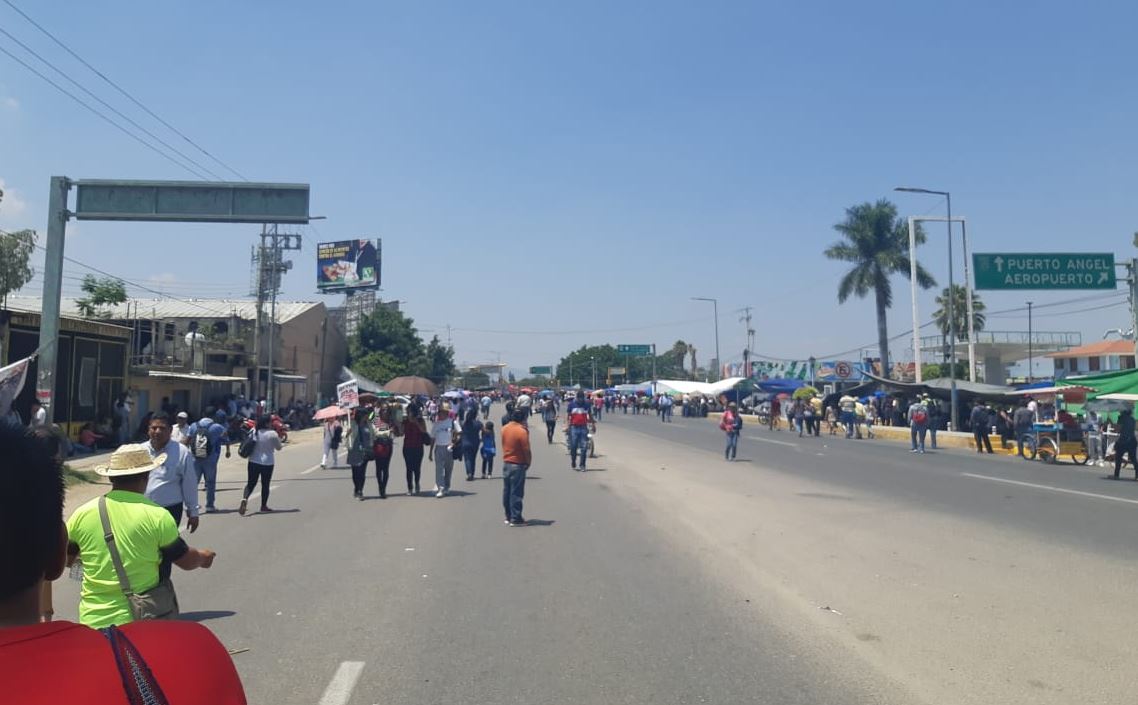 CNTE mantiene movilizaciones y bloqueos en Oaxaca