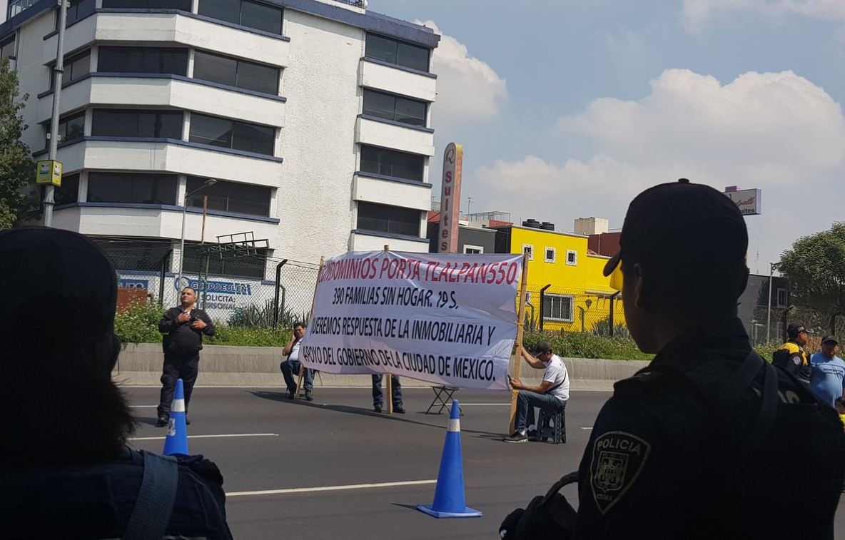Damnificados del sismo bloquean la Calzada de Tlalpan