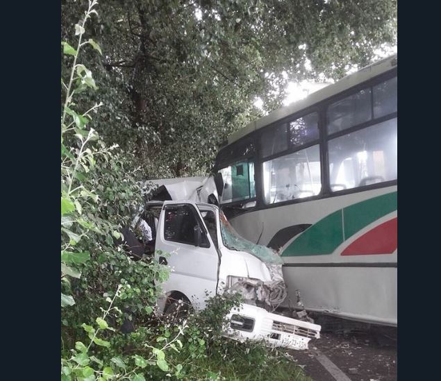 Mueren seis personas en accidente automovilístico en Acajete, Puebla