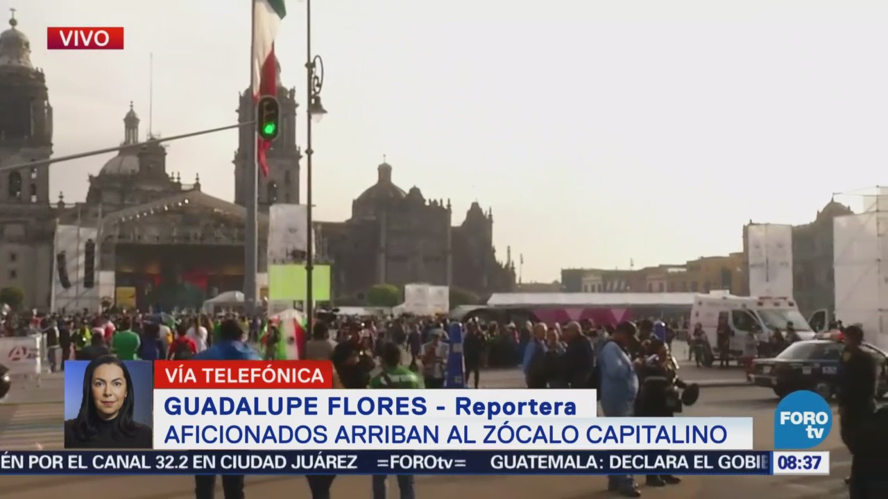 Cientos de fanáticos se concentran en el Zócalo por partido de la selección mexicana