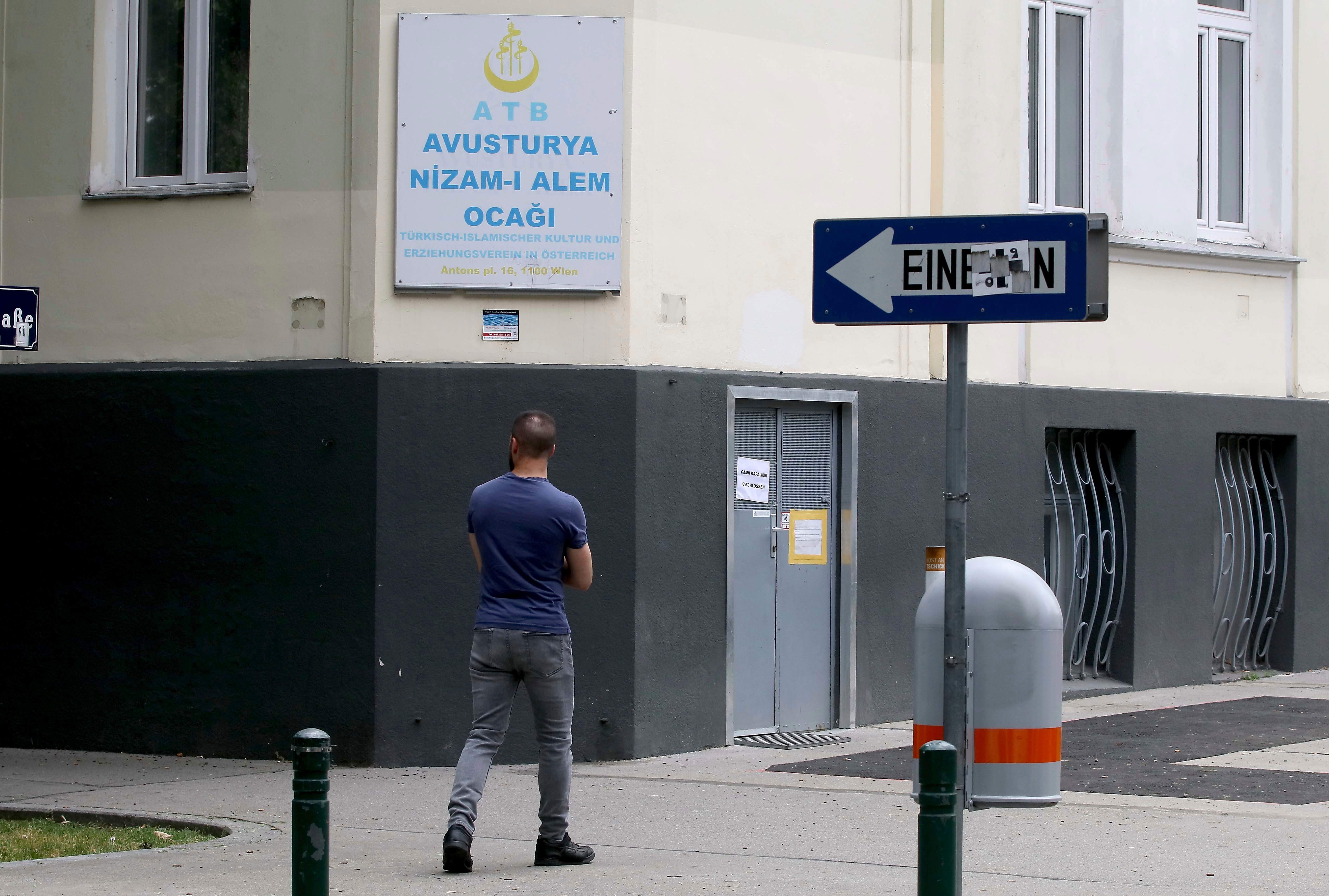 Austria cierra siete mezquitas extremistas
