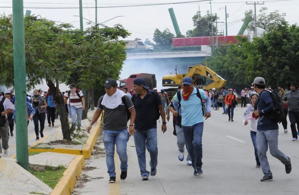 Policías de Chipas retiran bloqueo de la CNTE en Tuxtla