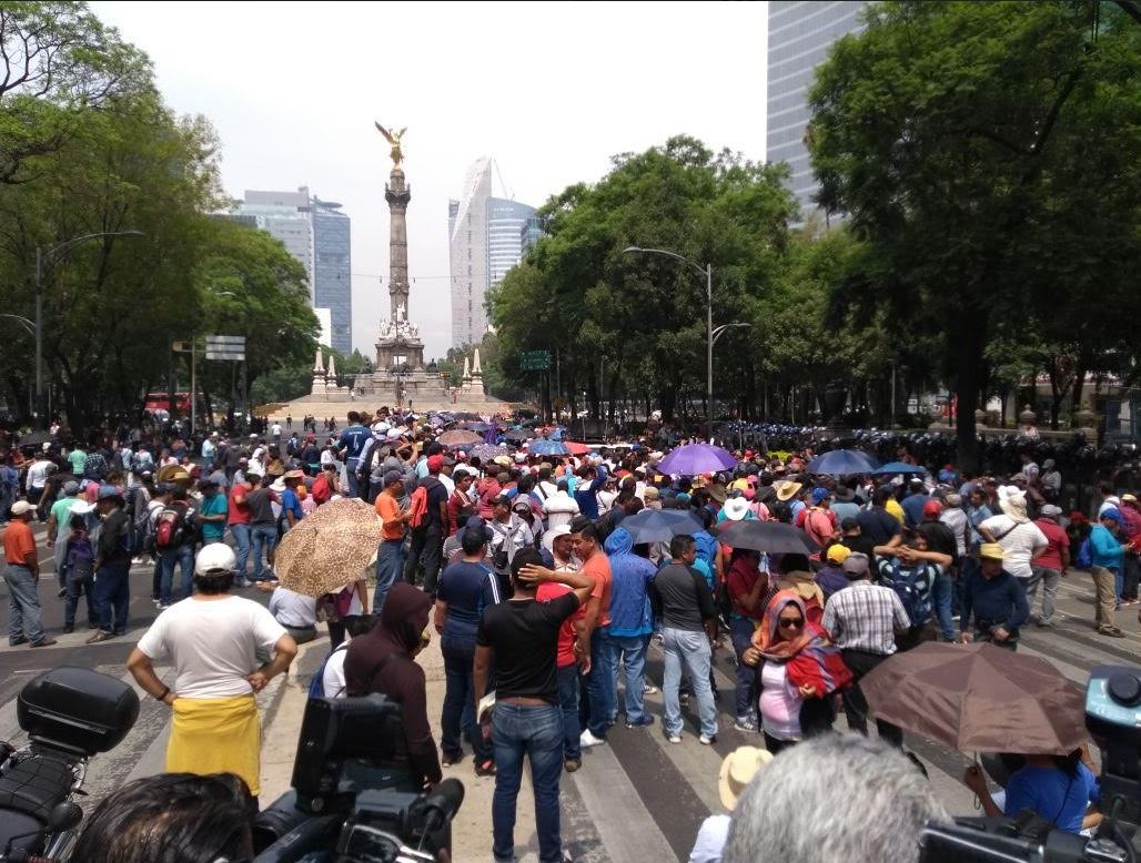 CNTE bloquea vialidades en Reforma