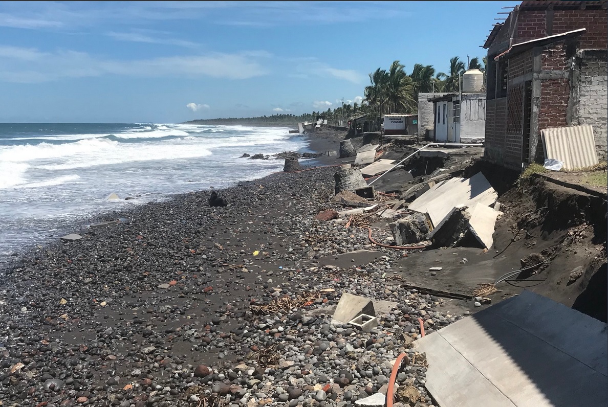 Continúa la emergencia en Colima por fenómenos ciclónicos