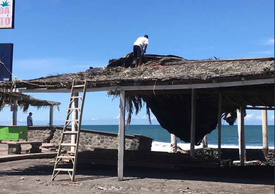 Inicia reconstrucción negocios afectados ‘Bud’ Colima