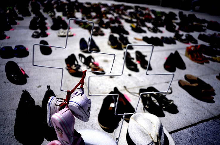 Colocan zapatos Capitolio Puerto Rico muertos María