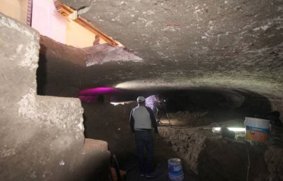 Descubren cripta debajo del Templo de Dolores, en Puebla