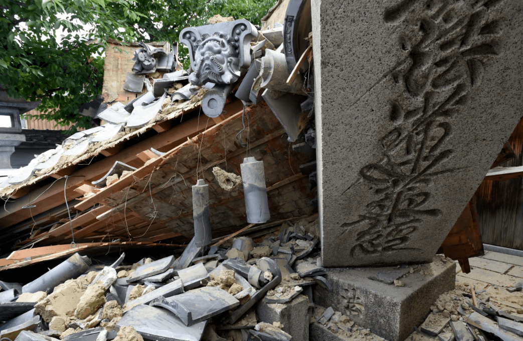 Japón se mantiene en alerta por derrumbes tras sismo