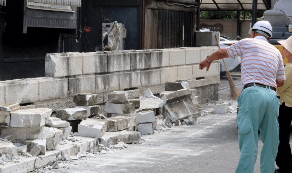 Japón se mantiene en alerta por derrumbes tras sismo