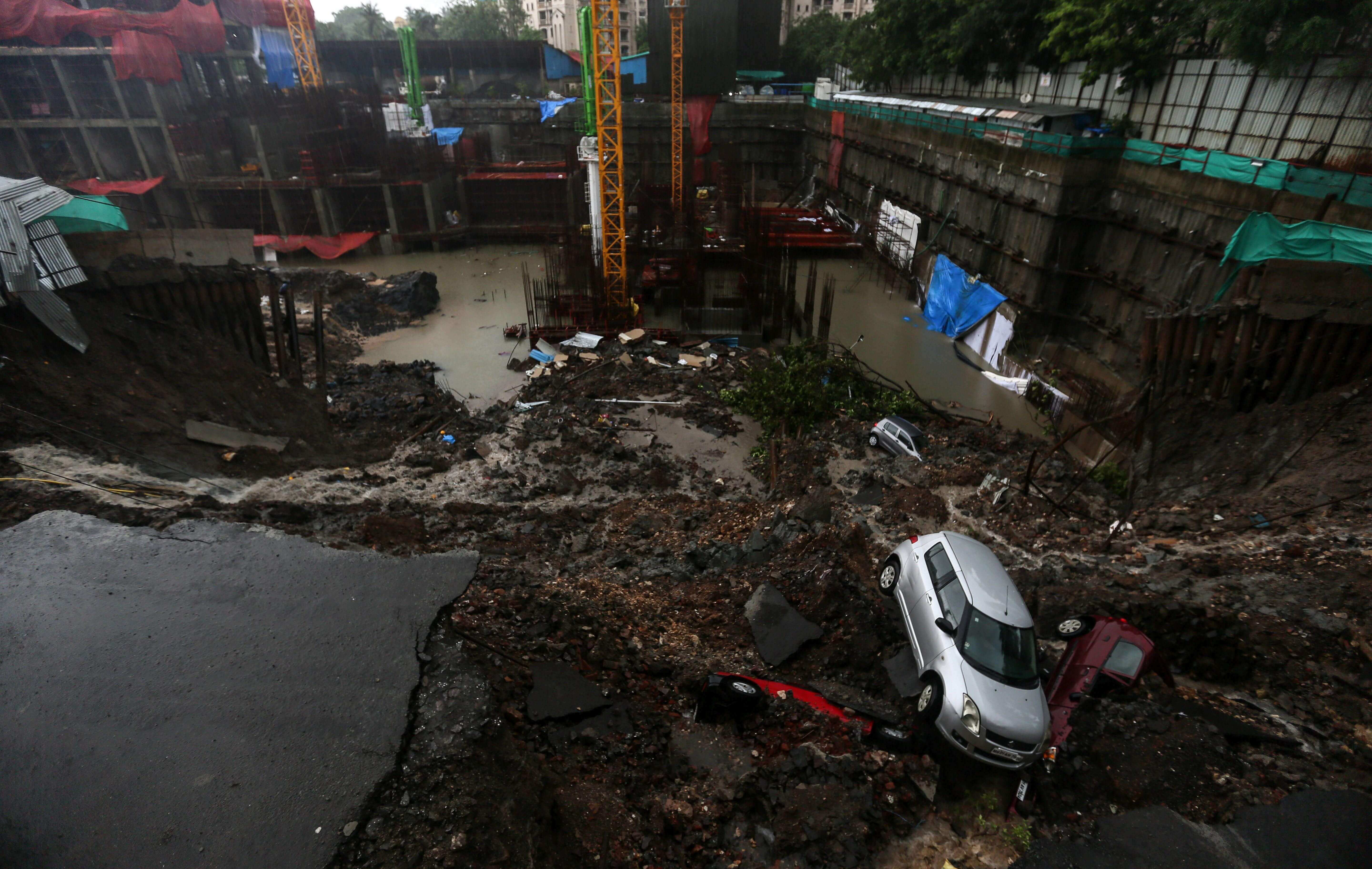 Lluvias del monzón dejan 3 muertos en Bombay, India