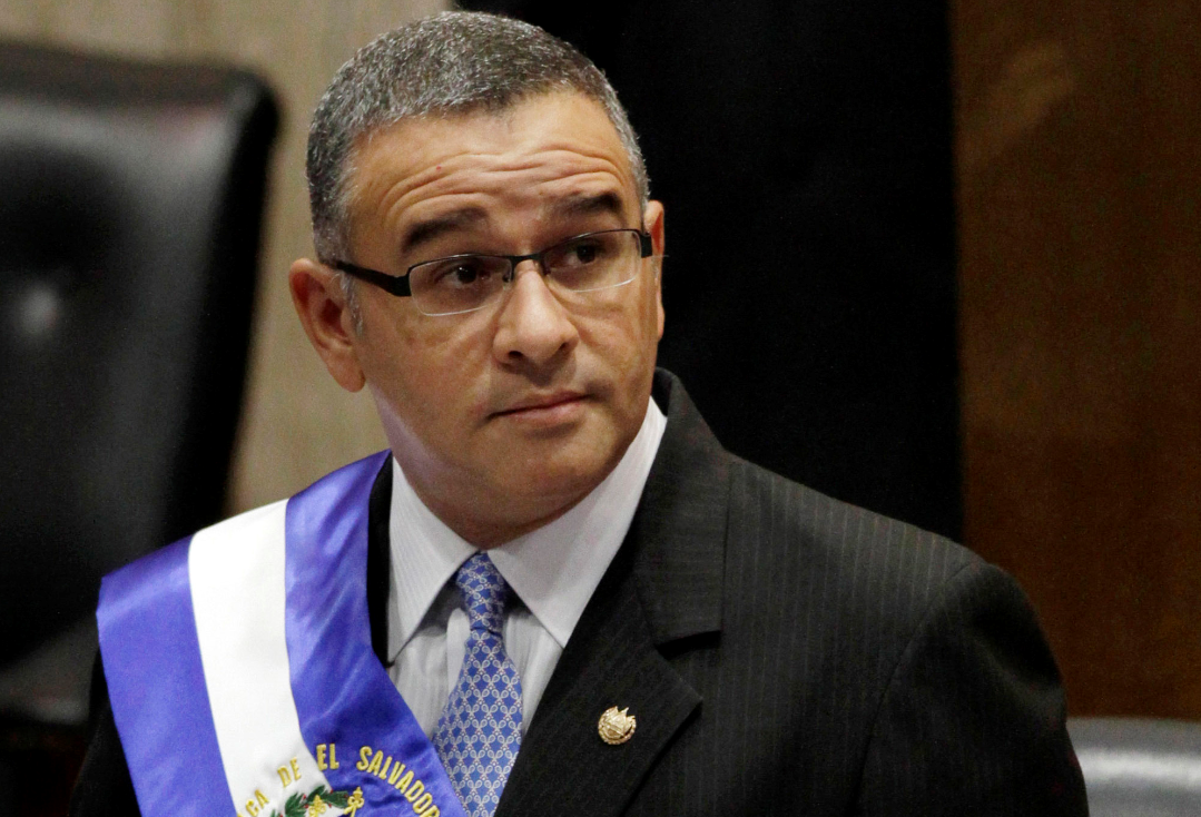 Justicia salvadorena ordena captura de expresidente Funes