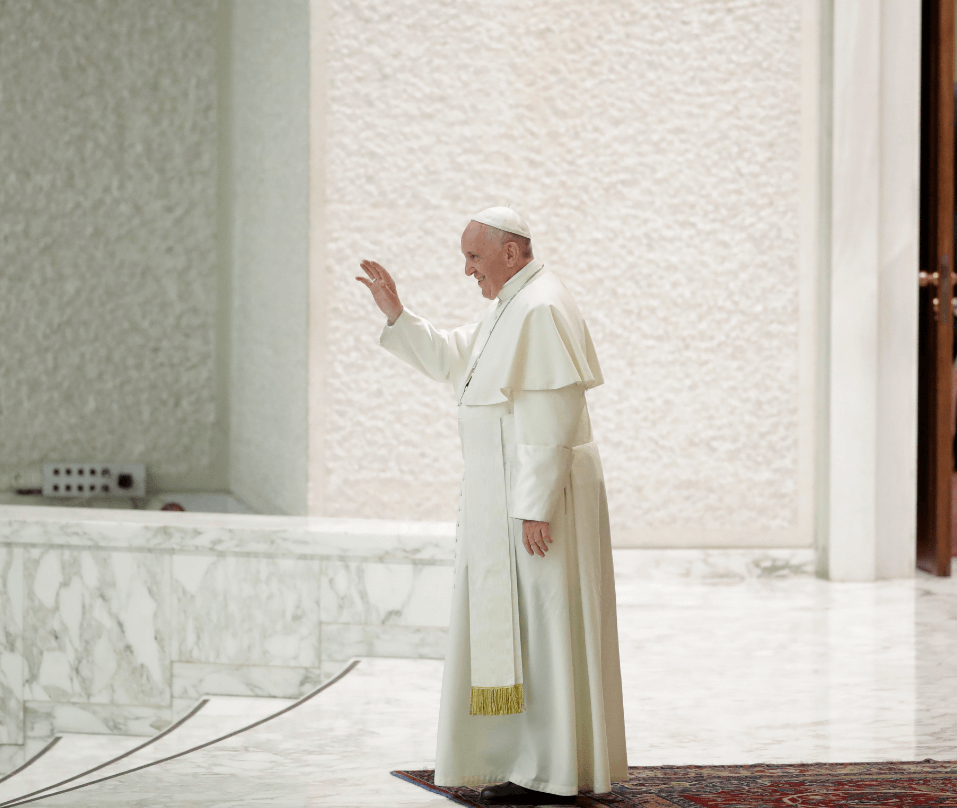 Vaticano desmiente participación del papa Francisco