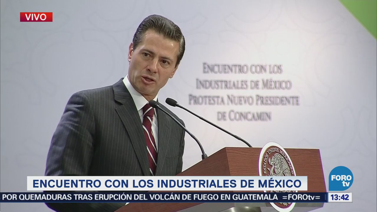 EPN sostiene encuentro con industriales de México