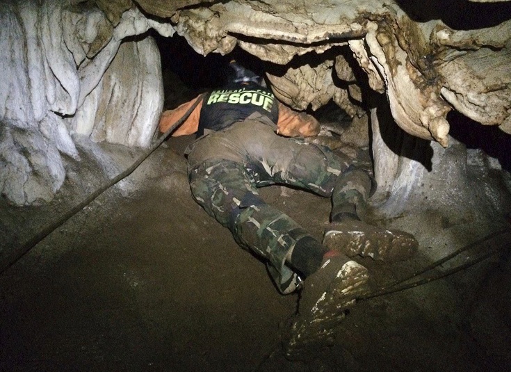 Tailandia busca cuarto día 12 niños perdidos en una cueva