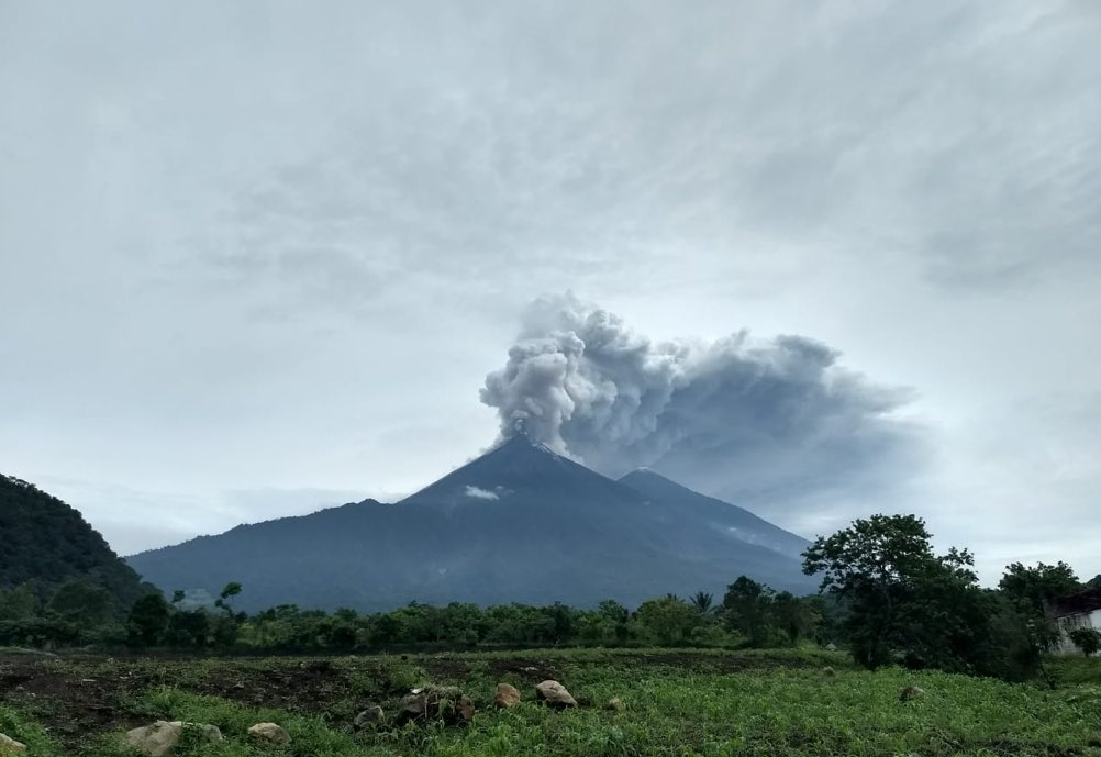 Chiapas descarta afectaciones por erupción de volcán en Guatemala