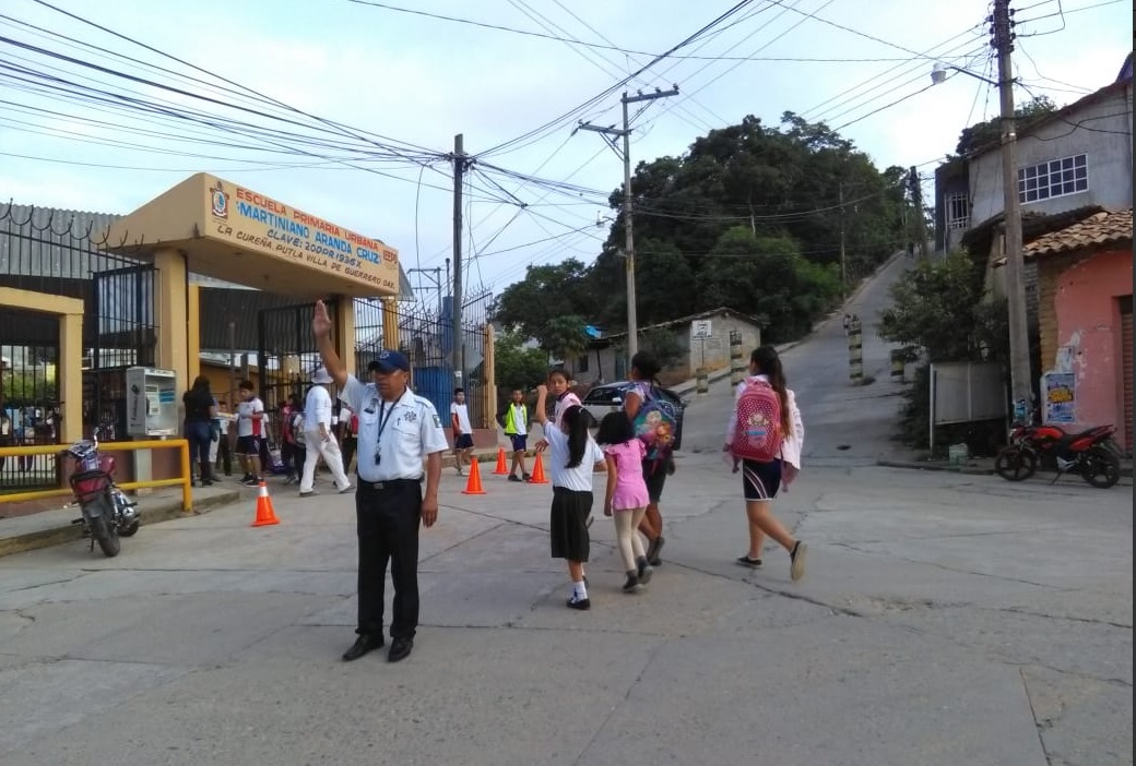 Recomiendan escuelas Oaxaca resguardar equipos ante lluvias